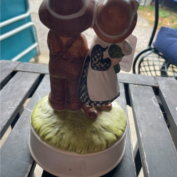 Vintage Holly Hobbie "Hearts that Love are Always Young"  Rotating Music Box - Picture 2 of 5